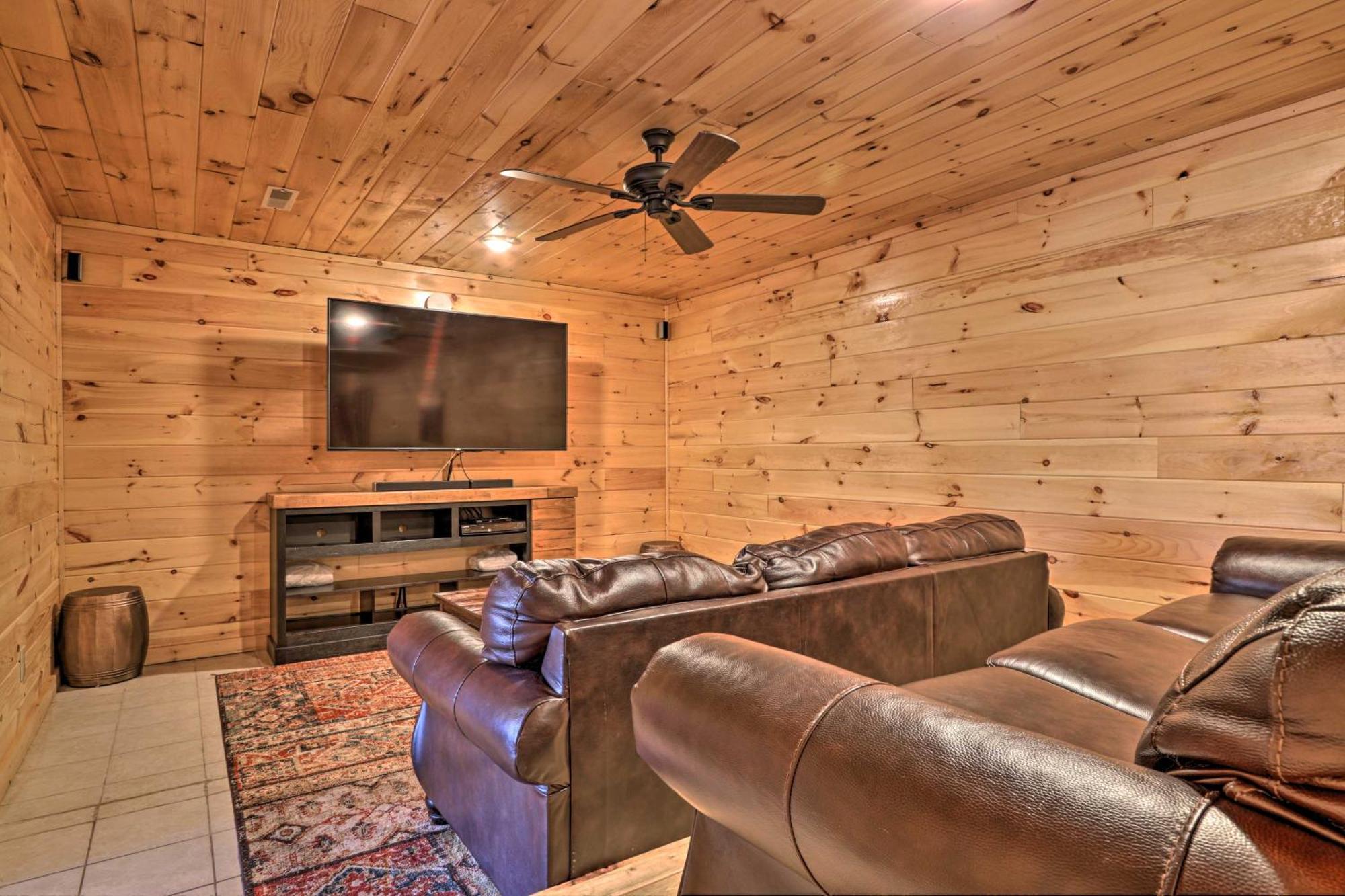 Luxe Cabin With Hot Tub, Theater, Pool Table, Arcade Pigeon Forge Exterior photo