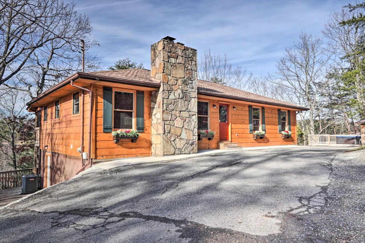 Luxe Cabin With Hot Tub, Theater, Pool Table, Arcade Pigeon Forge Exterior photo