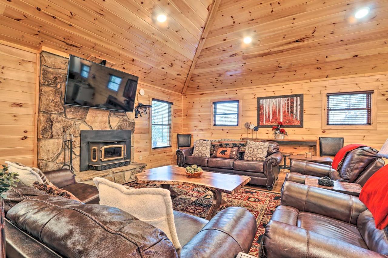 Luxe Cabin With Hot Tub, Theater, Pool Table, Arcade Pigeon Forge Exterior photo
