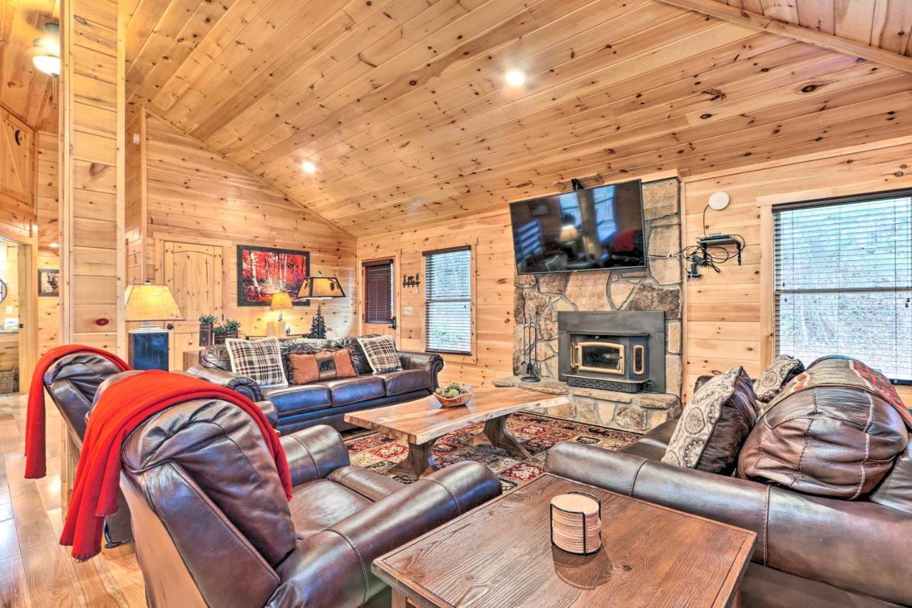Luxe Cabin With Hot Tub, Theater, Pool Table, Arcade Pigeon Forge Exterior photo