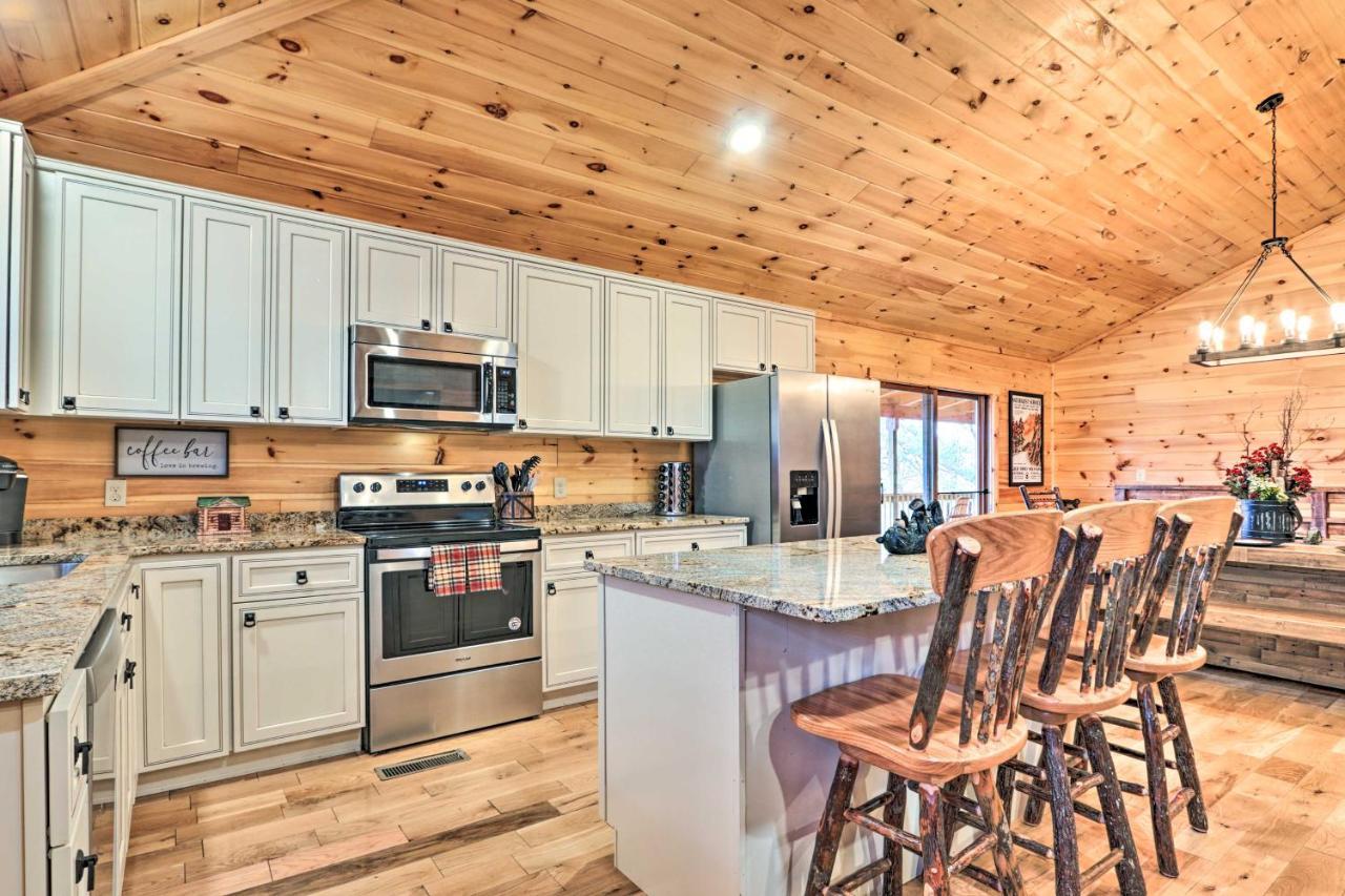 Luxe Cabin With Hot Tub, Theater, Pool Table, Arcade Pigeon Forge Exterior photo